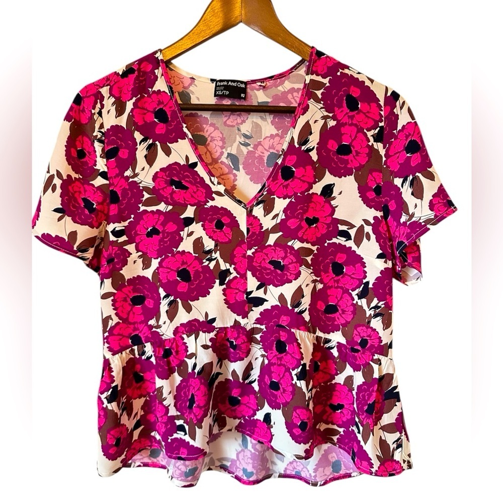 New Frank and Oak women's floral short sleeves top high low V-neck XS hot pink